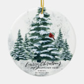 Rustige groene winterpine Trees rode kardinale vog Keramisch Ornament (Voorkant)