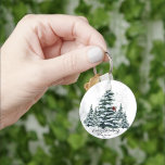 Rustige groene winterpine Trees rode kardinale vog Sleutelhanger<br><div class="desc">Rustieke groene winterpijnbomen Rode Kardinaal Vogel Waterverf Vakantie Kerstmis Sleutelhanger. Vier feestdagen met deze eenvoudige en moderne niet-foto ontwerp feestelijke, natuurlijke natuur kleurstijlkaarten! Met een besneeuwde dag in een berghelling met hoge, zacht groen beschilderde waterverf bosdennenbomen en een winterrode vogel aan de boom. Ik wens u allen een vrolijk kerstfeest...</div>