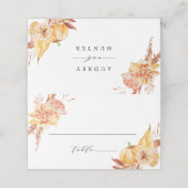 Rustige Herfst Gold Floral Pumpkin Wedding Plaatskaartje (Buitenkant ongevouwen)