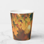 Rustige herfst laat papierbekertjes over papieren bekers (Voorkant)