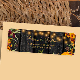 Rustige herfst met florale houten bruiloft — adres etiket