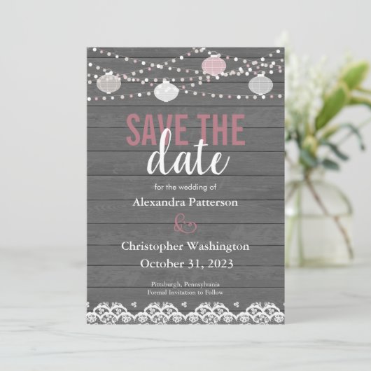 Rustige Hout en String Lights/Lantern Save the Dat Kaart (Staand voorkant)