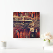 Rustige houten deur met antiek remklok vierkante klok (Huis)