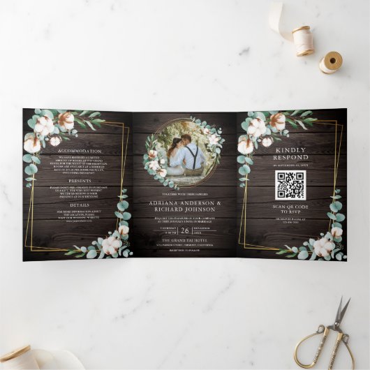 Rustige houten katoenkatoen Eucalyptus QR Code Wed Drieluik Uitnodiging (Binnen)