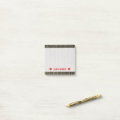 Rustige houten kijkpatronen en aangepaste naamnoti post-it® notes (Op bureau)