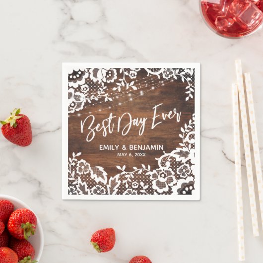 Rustige houten lichten & kant op dag met koorts servet (Insitu)