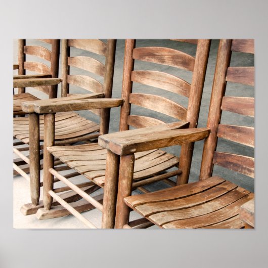 Rustige Houten Schommelstoelen Poster (Voorkant)