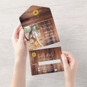 Rustige houtfotozonnebloem Weddenschap All In One Uitnodiging (Afscheurbaar)