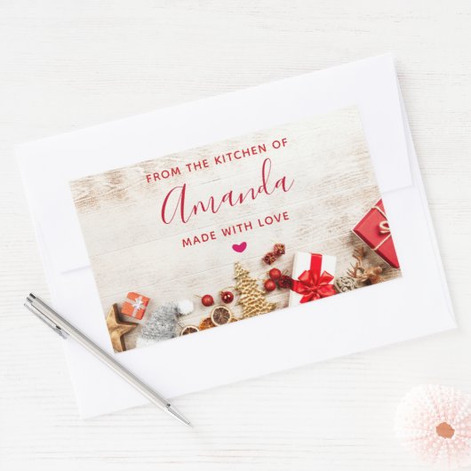 Rustige houtsfoto met kerstcadeautjes rechthoekige sticker (Envelop)