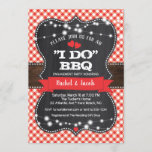 Rustige I DO BBQ Couples Shower Engagement Party Kaart<br><div class="desc">In dit ontwerp staan koordlichten en harten op een rode gingham-, hout- en krijtbordachtergrond. Klik de aanpassingsknoop voor meer opties om uw eigen douanetekst toe te voegen! De variaties van dit ontwerp, extra kleuren, evenals de coördinerende producten zijn beschikbaar in onze winkel, zazzle.com/store/doodlelulu. Neem contact met ons op als je...</div>