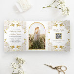 Rustige Ivory Floral Gold Glitter QR Code Weddensc Drieluik Uitnodiging<br><div class="desc">Verrijk je gasten met deze elegant allemaal in één bruiloft,  met mooie bloemen en moderne typografie met een online RSVP-kaart. Voeg eenvoudig uw gebeurtenisdetails op deze makkelijk te gebruiken sjabloon toe en voeg deze kaart met uw favoriete foto toe om tot het één-van-een-soort uitnodiging te maken.</div>