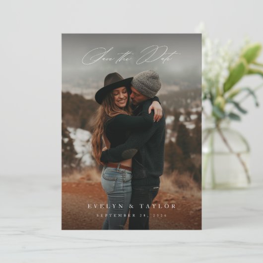 Rustige kalligrafie script QR-code trouwfoto Save The Date (Staand voorkant)