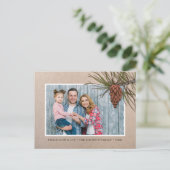 Rustige kerstfoto Pinecone Brown Kraft Paper Feestdagenkaart (Staand voorkant)