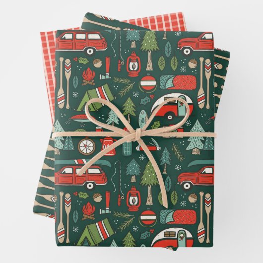 Rustige kerstkamperen en vissen inpakpapier vel (In situ)