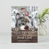 Rustige kerstmannetjes met houtwaren save the date (Staand voorkant)