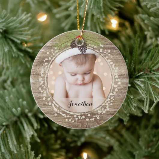 Rustige kerstpine Branch & Berries Woodgrain Keramisch Ornament (Boom)