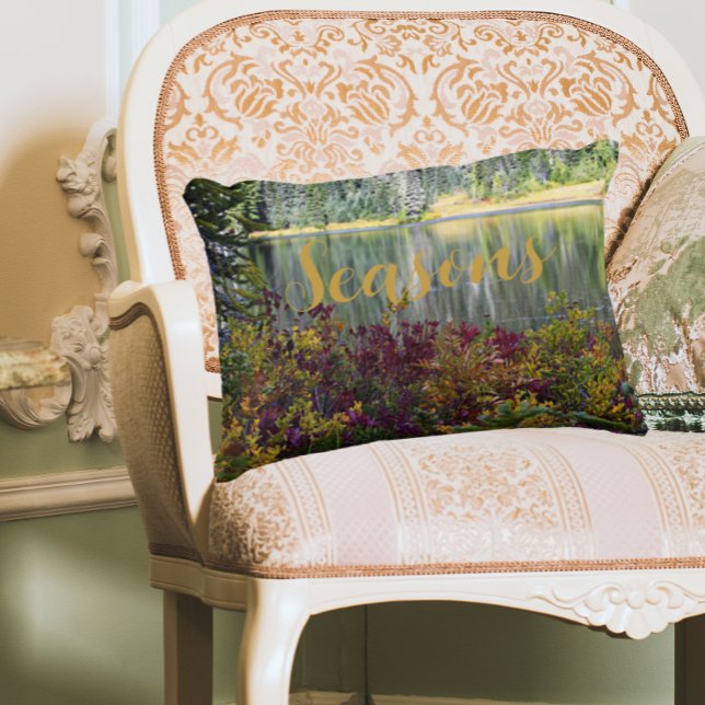 Rustige Lake Herfst Seizoen Kleurlandschap Accent Kussen (In Situ)