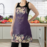 Rustige landelegante keukenchef schort<br><div class="desc">Chef-gepersonaliseerde  rustige keukenschoorn met een delicaat zwarte roze,  perachycrème en groene florale botanische wilde bloemen grenst aan een donkere paarse plumachtergrond.             Het kan een mooi cadeau voor je eigen keuken zijn of een persoonlijk cadeau voor iemand speciaal,  jarig,  jarig,  kerstfeest,  vrijgezellenfeest of een huwelijkscadeau.</div>