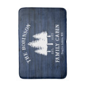 Rustige landengezinscabine Trees Blue Wood Print Badmat (Voorkant Verticaal)