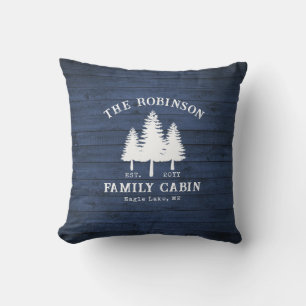 Rustige landengezinscabine Trees Blue Wood Print Buitenkussen