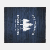 Rustige landengezinscabine Trees Blue Wood Print Fleece Deken (Voorkant (Horizontaal))