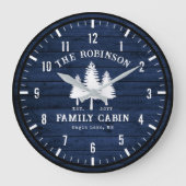 Rustige landengezinscabine Trees Blue Wood Print Grote Klok (Voorkant)