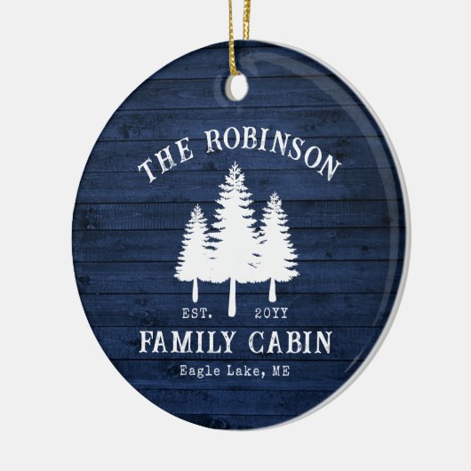 Rustige landengezinscabine Trees Blue Wood Print Keramisch Ornament (Links)