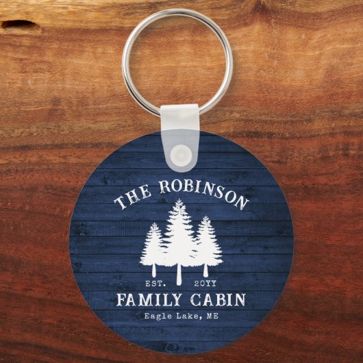 Rustige landengezinscabine Trees Blue Wood Print Sleutelhanger (Voorkant)