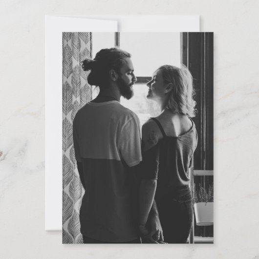 Rustige landschuur Eenvoudig hout Save The Date (Achterkant)