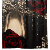 Rustige lantaarns licht en donkerrode rozen Floral Douchegordijn (Voorkant)