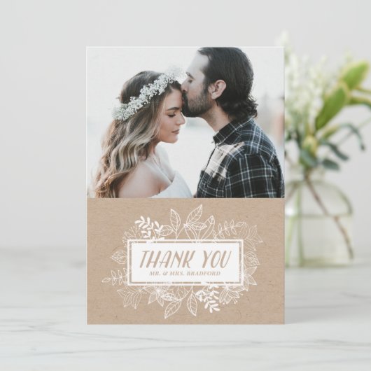 Rustige Latijnse Witte bloemen op kraftpapier Dank Bedankkaart (Staand voorkant)