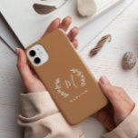 Rustige Laurel Script Monogram naam Case-Mate iPhone 14 Pro Max Hoesje<br><div class="desc">Rustic Laurel Script Monogram Name phone case. Klik uitgeven knoop om dit ontwerp aan te passen.</div>