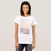 Rustige lichte achtergrond met zandduinen t-shirt (Voorkant volledig)
