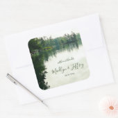 Rustige llakeside evergreens bruiloft vierkante sticker (Envelop)