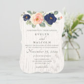 Rustige marineblauw en peach Floral Wedding Kaart (Staand voorkant)