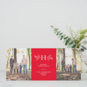 Rustige monogram rode kerstkaart met twee foto's (Staand voorkant)