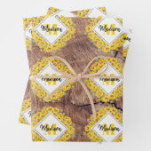 Rustige monogram zonnebloemen & houtextuur inpakpapier vel (In situ)