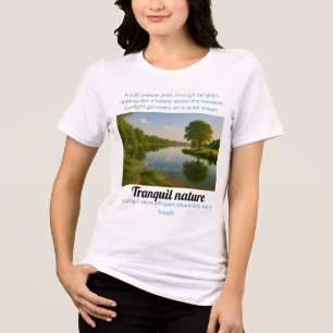 Rustige natuur fluistert rust in elke ademhaling Tri-Blend shirt