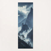 Rustige Nevelige Bergen Yoga Mat (Voorkant)
