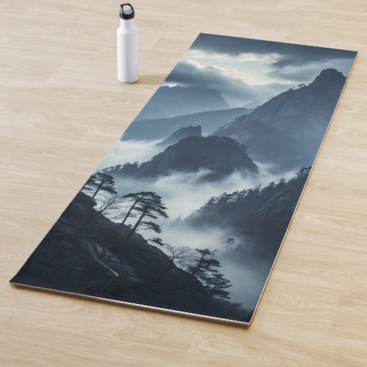 Rustige Nevelige Bergen Yoga Mat (In situ)