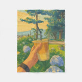 Rustige ochtend met ijskoffie in Blooming Gard Fleece Deken (Voorkant)