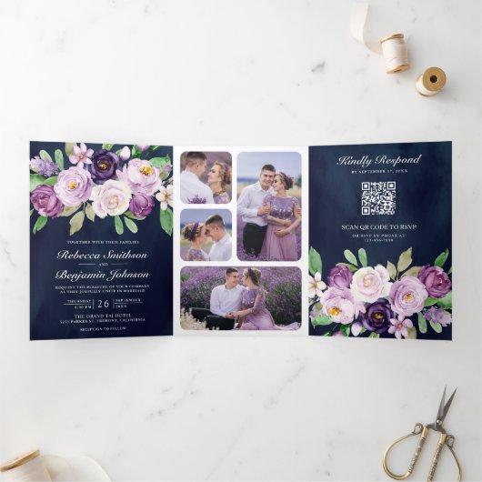 Rustige Paarse Floral QR Code Navy Blue Wedding Drieluik Uitnodiging (Binnen)