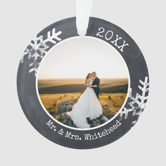 Rustige Pas getrouwd van Chalkboard Snowflake 1 ke Ornament (voorkant)