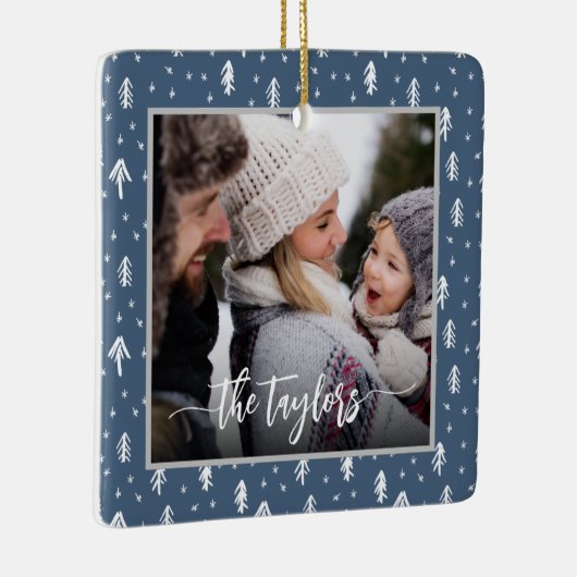 Rustige Pines Family Kerstmis Keramisch Ornament (Rechts)