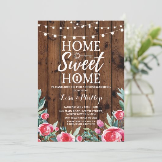 Rustige Red Floral Housewarming Wood Key Invite Kaart (Staand voorkant)