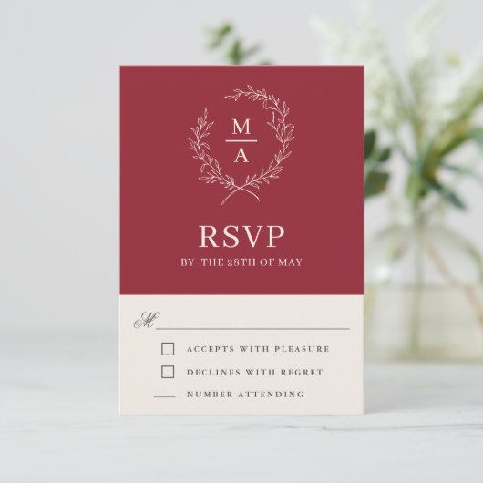 Rustige Red Simple Elegant Monogram RSVP (Staand voorkant)