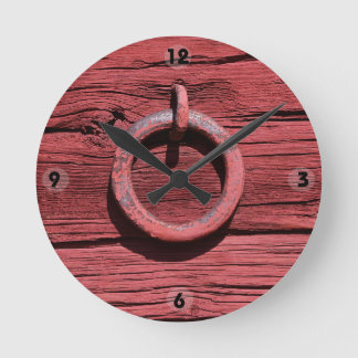 Rustige Red Wood Wall Iron Ring Clock Ronde Klok
