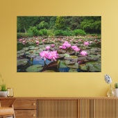 Rustige reflecties: roze waterlelies canvas afdruk (Insitu (Woonkamer))