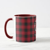 Rustige rode Buffalo geruite Kerstkrans Monogram Mok (Links)