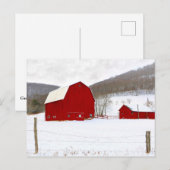 Rustige rode houtsbarrières in een sneeuwwinterscè briefkaart (Voorkant / Achterkant)